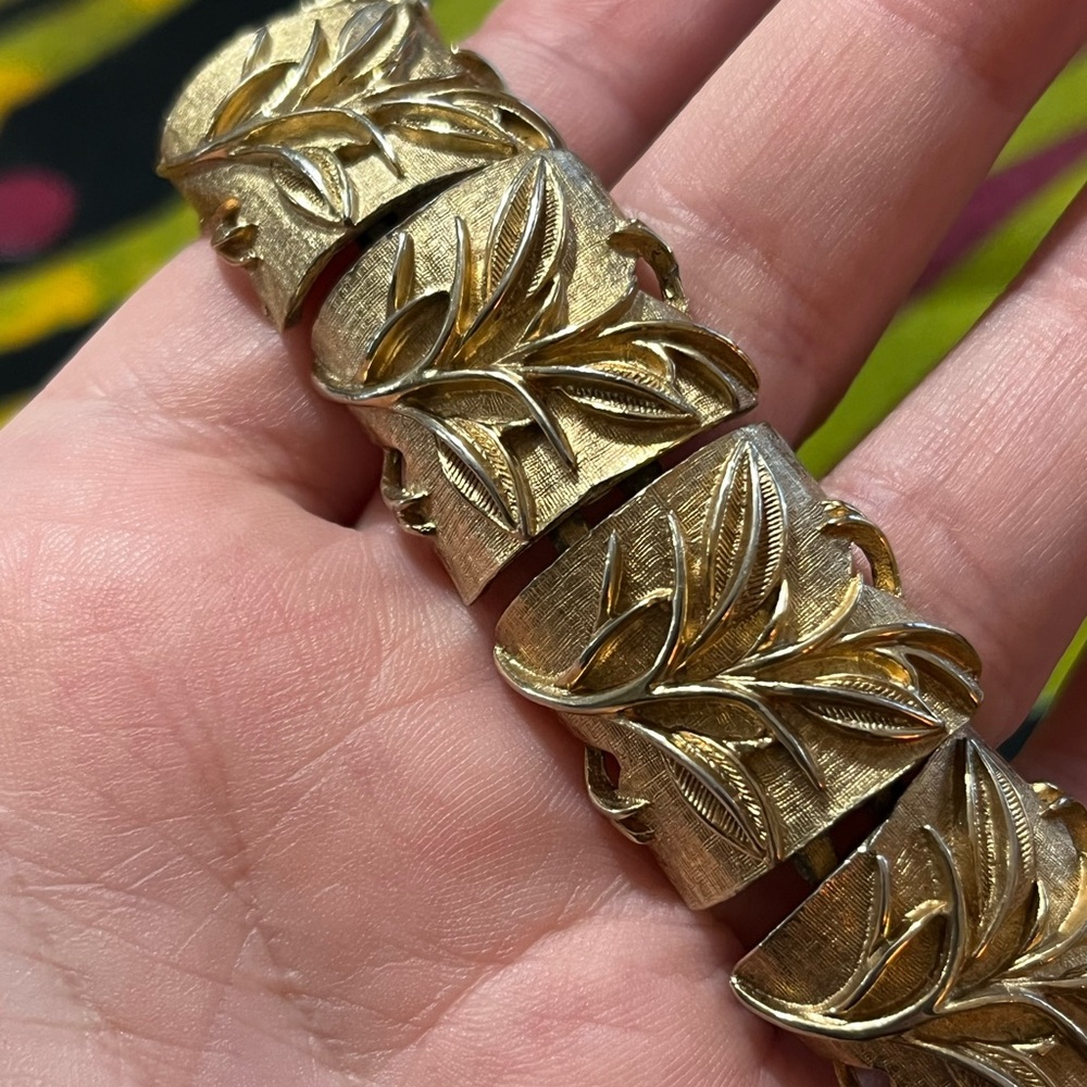 VTG Sarah Coventry Signed Golden Brocade Leaf Design Costume Jewelry Bracelet - Picture 3 of 8